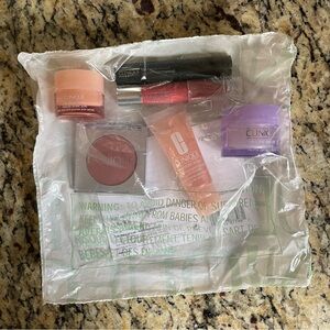 Clinique Bonus Time 6-piece Gift Set (no bag)